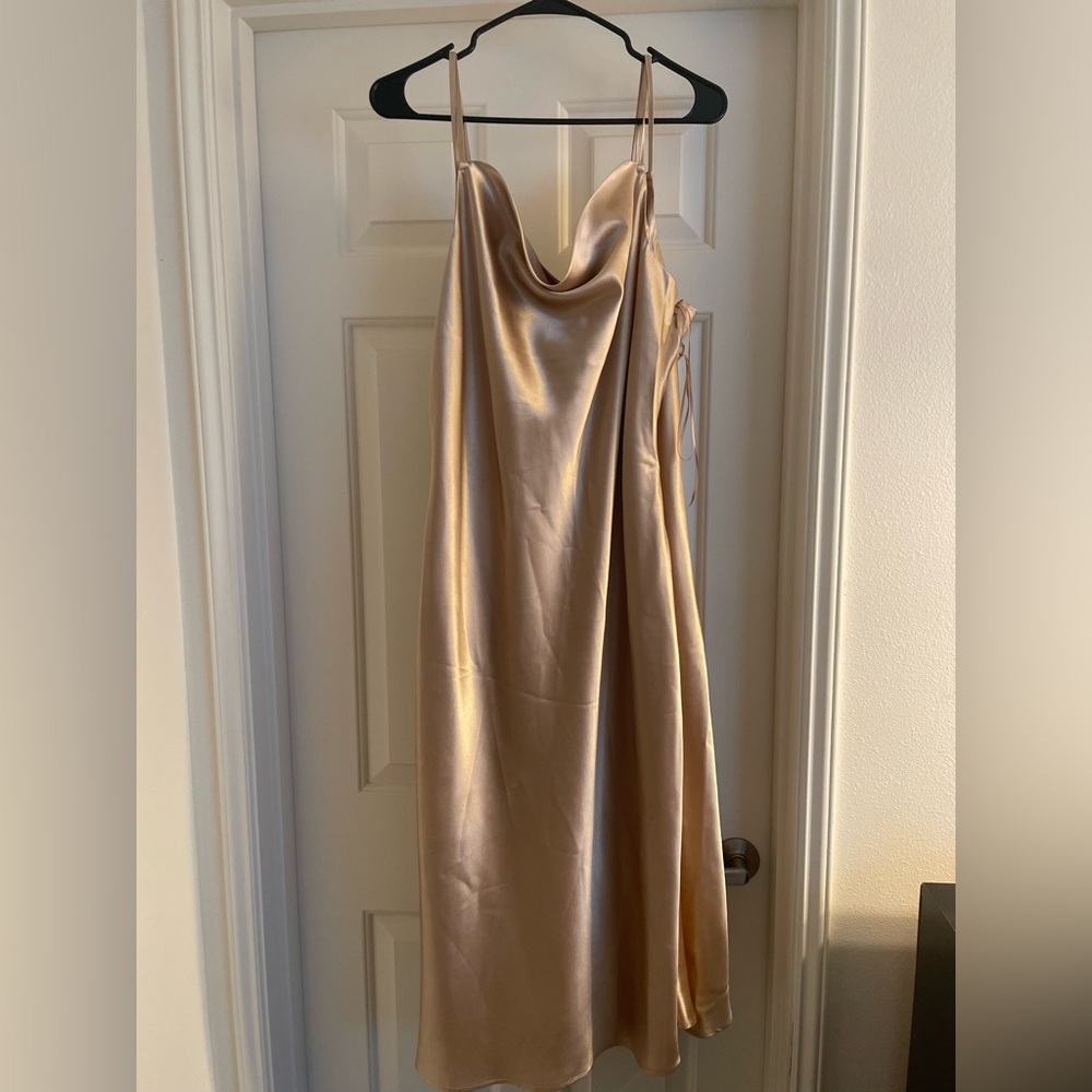 Birdy Grey Bridesmaid Dress — Lisa midi in champagne in XL